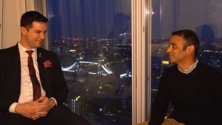 Photo for: Operating The Highest Hotel Bar In Western Europe - GONG Bar, Shangri-La The Shard